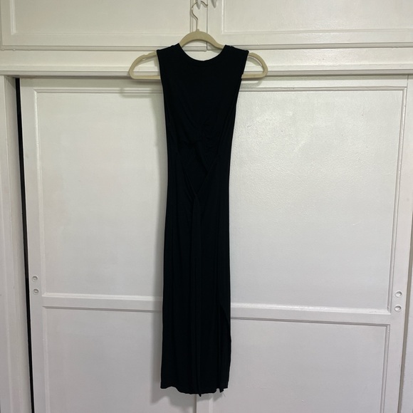 Stretchy black Midi Dress w/ cutout - Picture 2 of 3